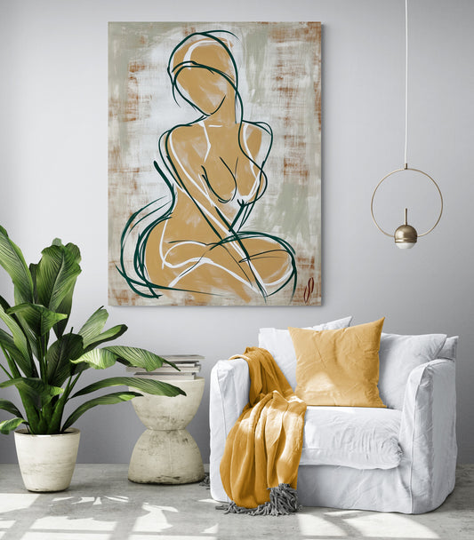 Pièce de vie, fauteuil blanc confortable, coussin et plaid jaune moutarde, table d'appoint moderne, grande plante verte, mur gris clair, lampe en suspensions, grand tableau line art.