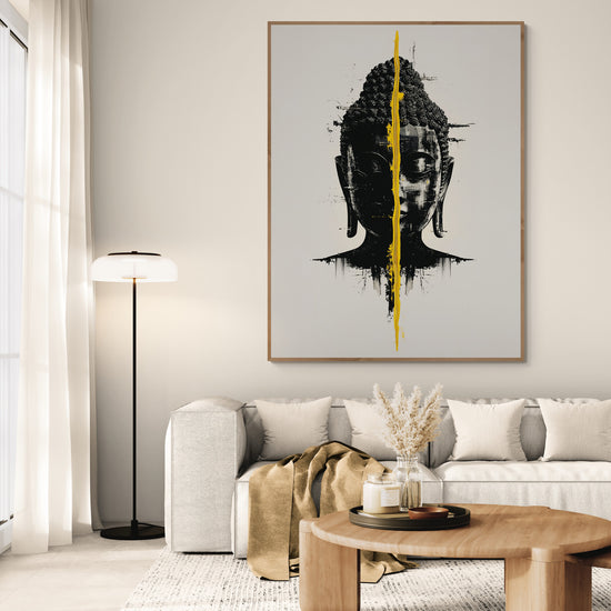 Affiche de Bouddha contemporain accrochée dans un salon épuré aux tons crème. Le tableau zen apporte une touche spirituelle et graphique à l’ambiance apaisante de la pièce.