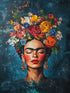 Une œuvre captivante représentant Frida Kahlo avec une couronne de fleurs vibrantes et expressives dans des tons rouges, jaunes et bleus, sur un fond texturé bleu marine. Idéal pour une décoration murale artistique.