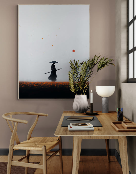 Poster zen d'inspiration japonaise, intégrant un samouraï et un décor minimaliste, parfait pour un bureau moderne avec des accessoires en bois