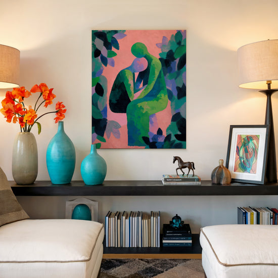 Tableau abstrait couple enlacé tons verts bleus rose pour décoration murale salon minimaliste moderne