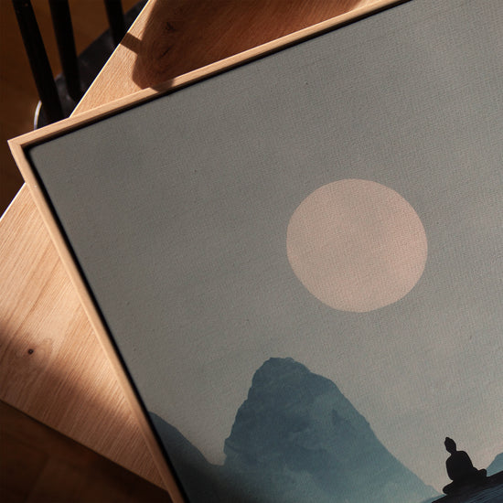 Tableau bouddha méditant sous lune pour salon zen minimaliste