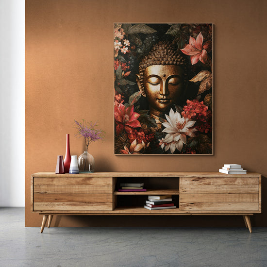 Le tableau Bouddha est suspendu sur un mur beige dans un salon minimaliste avec un meuble en bois clair. Les vases décoratifs et livres accentuent le charme zen