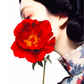 toile photo d'une femme et fleurs rouge (inspire des magasine de mode)