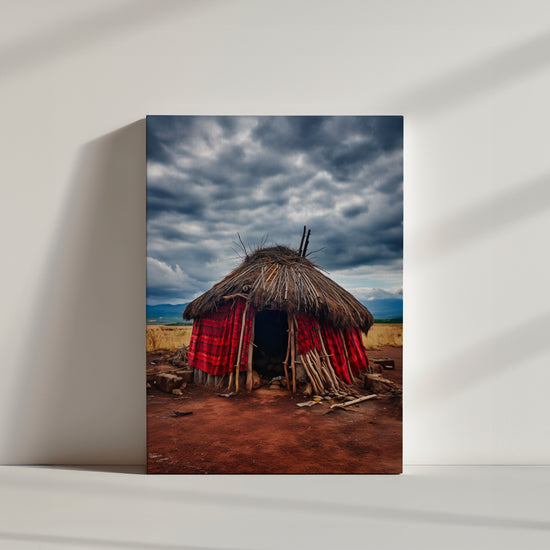 Hutte africaine traditionnelle sur toile, ciel nuageux en fond.