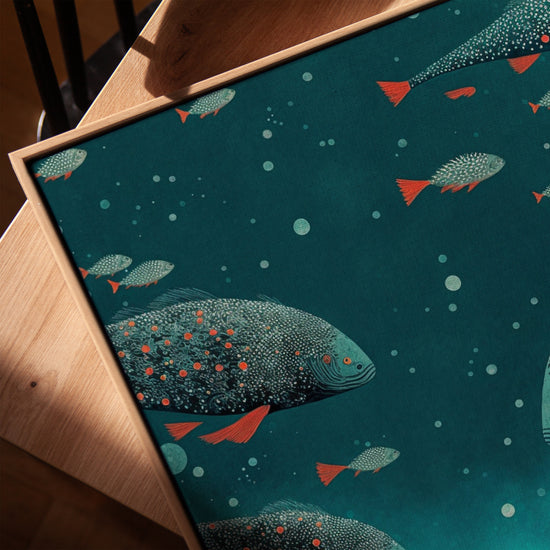 Tableau poissons sous-marins oniriques pour salon cadre chêne doré