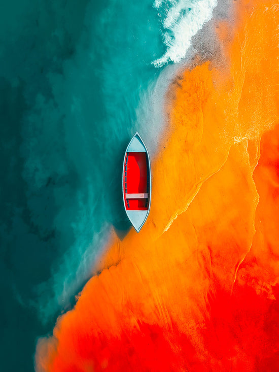 toile paysage marin, barque seule centre, couleur de l'eau jaune et bleu