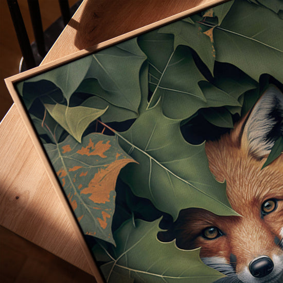 Tableau renard caché dans feuillage pour salon cadre chêne doré