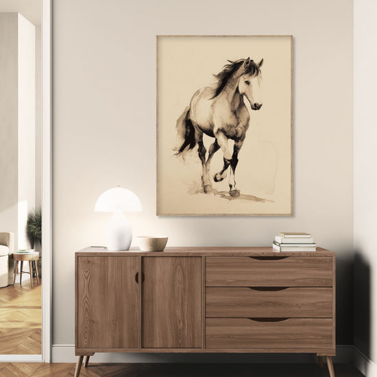 Tableau mural d'un cheval en mouvement, style aquarelle, dans un intérieur élégant et minimaliste