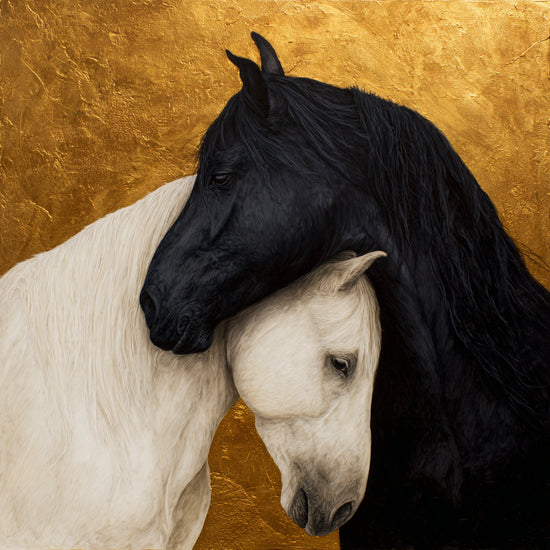 Tableau de chevaux noir et blanc sur fond doré, évoquant élégance et harmonie, style classique