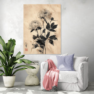 Tableau floral monochrome style asiatique avec pivoines, ambiance zen dans un salon moderne