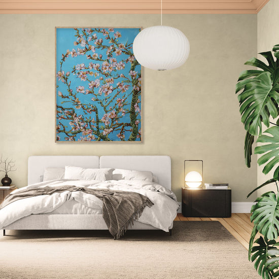 Tableau floral sur fond bleu pour une chambre moderne et sereine, évoquant la nature et le printemps