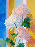 Tableau floral aux chrysanthèmes pastel sur fond rayé coloré, style décoratif vibrant
