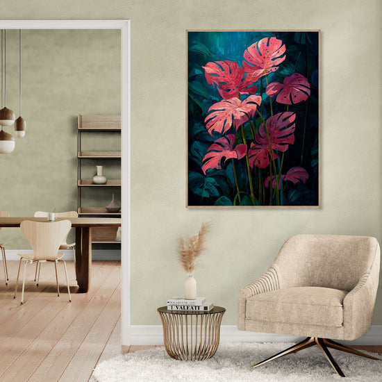 Tableau floral avec feuilles de monstera roses sur fond bleu, ambiance moderne et paisible dans le salon