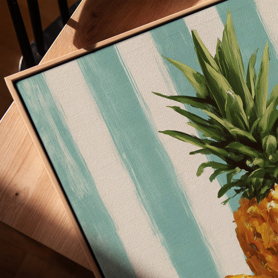 Ananas doré tableau tropical pour salon cadre chêne doré