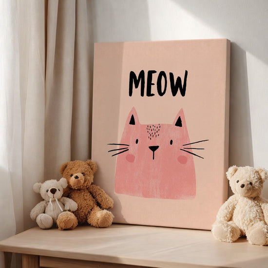 Tableau enfant finition toile canvas rose avec illustration d’un chat mignon et inscription “Meow”, décoration murale douce pour chambre de fille ou bébé. Affiche style scandinave aux couleurs pastel, ambiance tendre et ludique idéale pour coin nuit ou espace jeux.