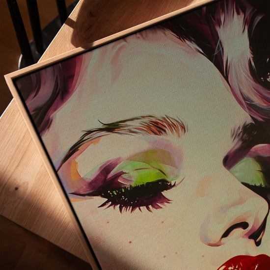 Portrait femme glamour lèvres rouges toile pour salon minimaliste