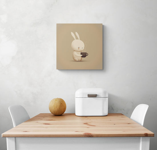 Petit tableau sur le mur d'une cuisine d'un mignon lapin qui apprécie l'odeur du chocolat chaud émanant de sa tasse. Les couleurs pastelles et taupe sont présentes pour adoucir la scène, et inspiré calme et sérénité. Le marron vient rappeler le chocolat, son goût et sa chaleur par la même occasion.