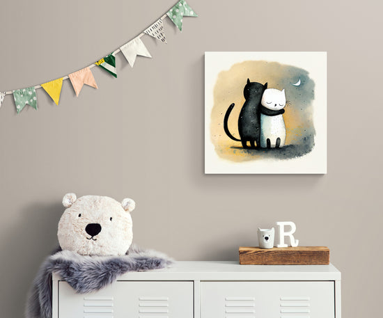 Petit tableau calins de chat dans une chambre d'enfant : deux chats adorables en train de se faire un câlin