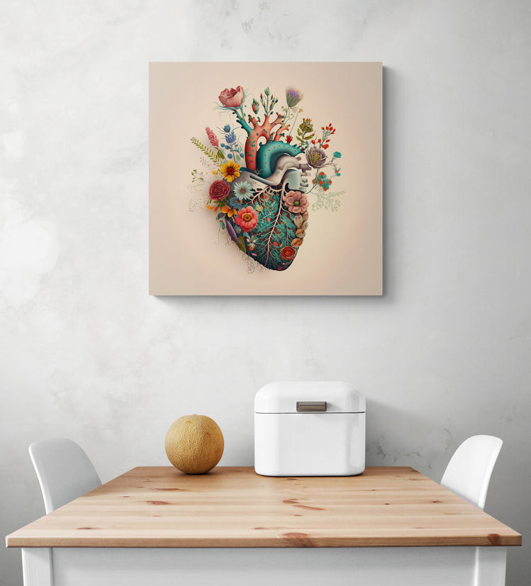 Déco murale dans une cuisine d'un cœur anatomique en fleurs multicolores. Des détails réalistes du cœur dans un style mexicain. Du rose, violet, rouge, des fleurs roses, etc... tout en restant dans les tons pastel. Le tableau est de taille moyenne