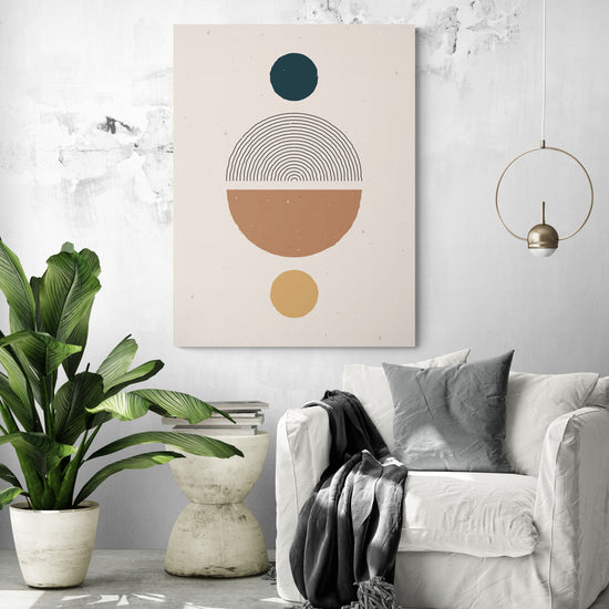 un tableau scandinave aux couleurs pastel et aux formes géométrique et aux lignes épurées est accroché dans un salon minimaliste blanc