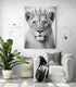 tableau lionne en nuance de gris pour salon