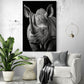 Tableau décoration du rhinocéros, photographie noir et blanc en gros plan, animal majestueux, dans un salon