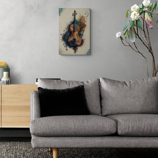 un tableau violon habille le mur d'un salon au ton gris. Il est placé au-dessus d'un buffet en bois clair